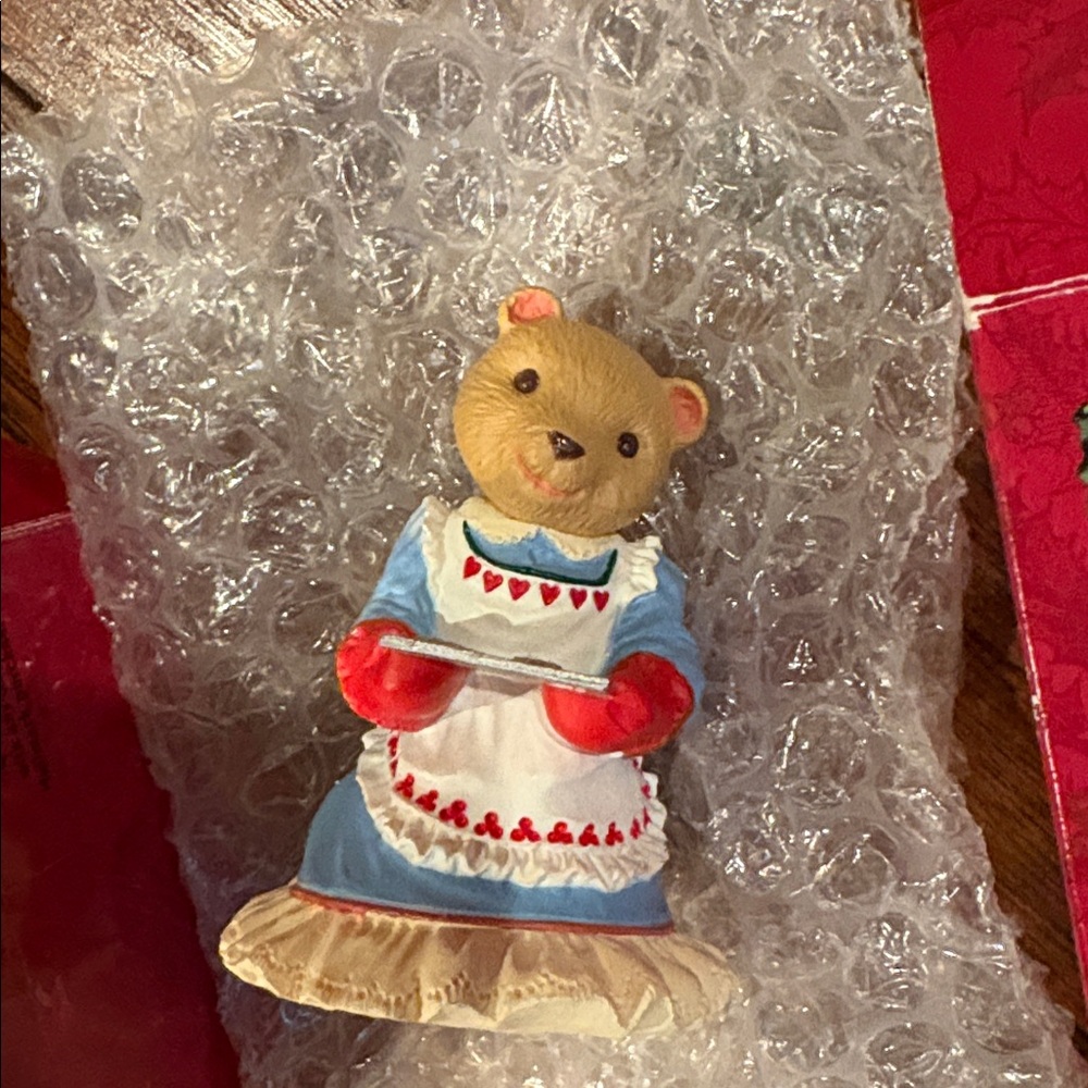 Hallmark The Bearingers Ornament Set - Red and Gold - Picture 3 of 6